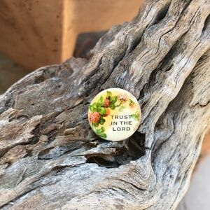 Vintage Trust in the Lord Pin